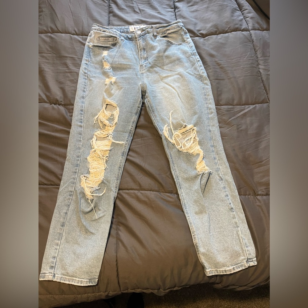 High rise ripped jeans